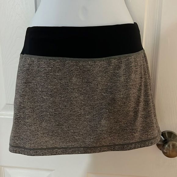 Lululemon skort size 8 - Picture 1 of 8